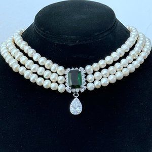 Fresh water pearls Necklace with green cubic zircon and clear swarovski center